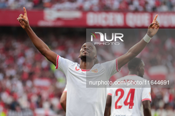 Dodi Lukebakio of Sevilla FC celebrates a goal during the La Liga EA Sports match between Sevilla FC and Real Betis at Sanchez Pizjuan in Se...