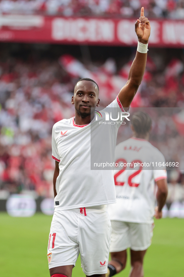 Dodi Lukebakio of Sevilla FC celebrates a goal during the La Liga EA Sports match between Sevilla FC and Real Betis at Sanchez Pizjuan in Se...