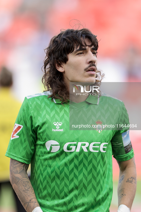 Hector Bellerin of Real Betis participates in the La Liga EA Sports match between Sevilla FC and Real Betis at Sanchez Pizjuan in Seville, S...