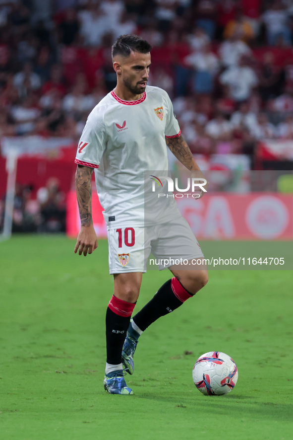 Jesus Joaquin Fernandez ''Suso'' of Sevilla FC controls the ball during the La Liga EA Sports match between Sevilla FC and Real Betis at San...