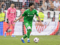 Johnny Cardoso of Real Betis controls the ball during the La Liga EA Sports match between Sevilla FC and Real Betis at Sanchez Pizjuan in Se...