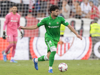 Johnny Cardoso of Real Betis controls the ball during the La Liga EA Sports match between Sevilla FC and Real Betis at Sanchez Pizjuan in Se...