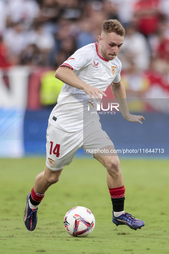 Peque Fernandez of Sevilla FC runs with the ball during the La Liga EA Sports match between Sevilla FC and Real Betis at Sanchez Pizjuan in...