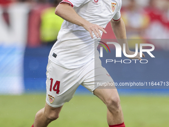 Peque Fernandez of Sevilla FC runs with the ball during the La Liga EA Sports match between Sevilla FC and Real Betis at Sanchez Pizjuan in...