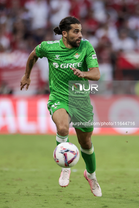 Ricardo Rodriguez of Real Betis runs with the ball during the La Liga EA Sports match between Sevilla FC and Real Betis at Sanchez Pizjuan i...