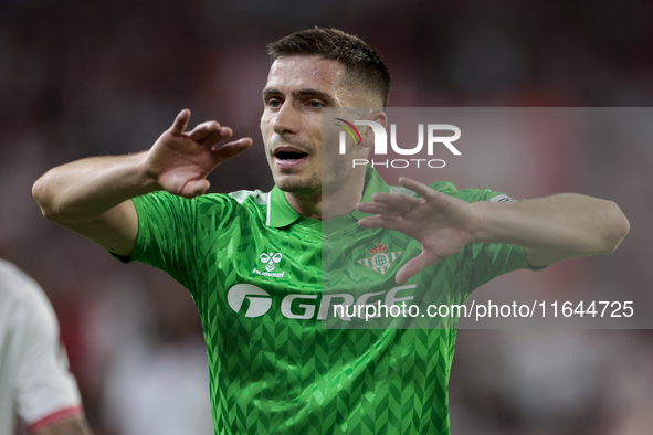 Romain Perraud of Real Betis argues with the referee during the La Liga EA Sports match between Sevilla FC and Real Betis at Sanchez Pizjuan...