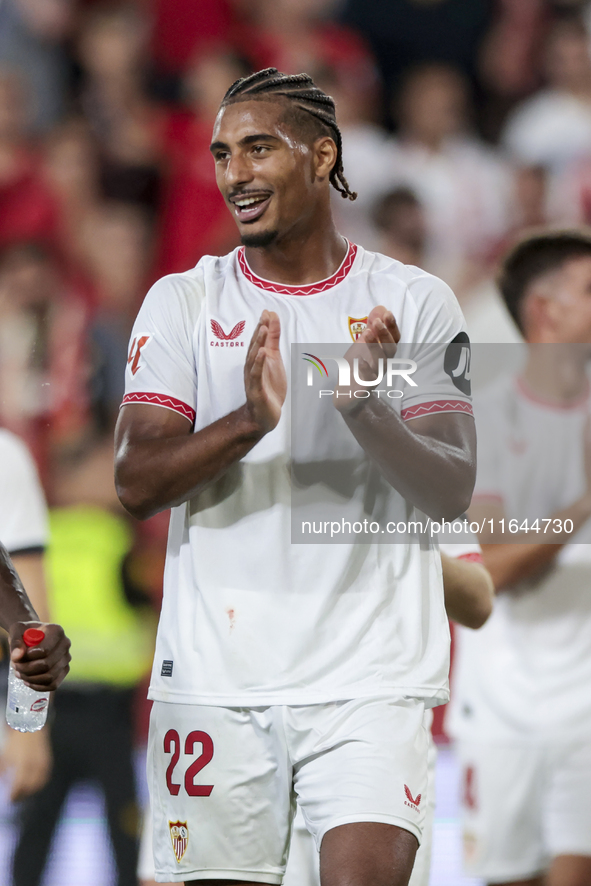 Loic Bade of Sevilla FC celebrates winning during the La Liga EA Sports match between Sevilla FC and Real Betis at Sanchez Pizjuan in Sevill...