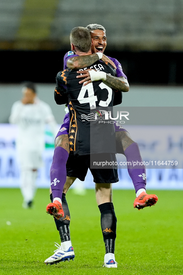 Dodo of ACF Fiorentina celebrates with David De Gea after Albert Gudmundsson scored second goal during the Serie A Enilive match between ACF...