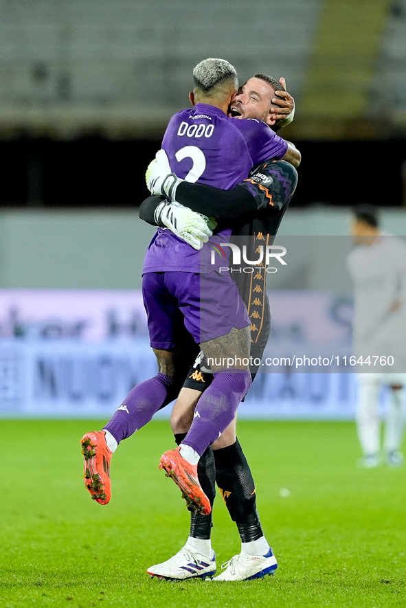 Dodo of ACF Fiorentina celebrates with David De Gea after Albert Gudmundsson scored second goal during the Serie A Enilive match between ACF...