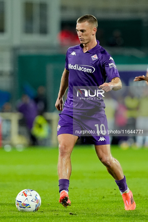 Albert Gudmundsson of ACF Fiorentina during the Serie A Enilive match between ACF Fiorentina and AC Milan at Stadio Artemio Franchi on Octob...