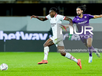 Yacine Adly of ACF Fiorentina and Rafael Leao of AC Milan compete for the ball during the Serie A Enilive match between ACF Fiorentina and A...