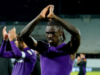 Moise Kean of ACF Fiorentina applauds supporters at the end of the Serie A Enilive match between ACF Fiorentina and AC Milan at Stadio Artem...