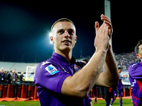 Albert Gudmundsson of ACF Fiorentina celebrates the victory at the end of the Serie A Enilive match between ACF Fiorentina and AC Milan at S...