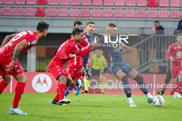 Artem Dovbyk plays during the match between AC Monza and AS Roma in Serie A at U-Power Stadium in Monza, Italy, on October 6, 2024. 