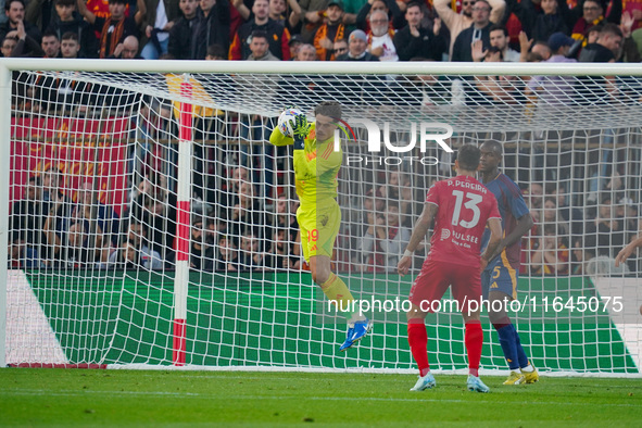 Mile Svilar plays during the match between AC Monza and AS Roma in Serie A at U-Power Stadium in Monza, Italy, on October 6, 2024. 