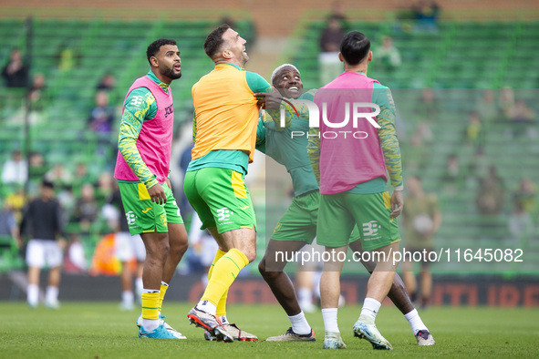 Jose Cordoba of Norwich City and Shane Duffy of Norwich City warm up before the Sky Bet Championship match between Norwich City and Hull Cit...