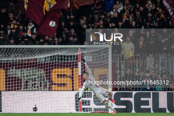 Samuel Pizzignacco, goalkeeper of AC Monza, plays during the Serie A match between Monza and AS Roma at U-Power Stadium in Monza, Italy, on...