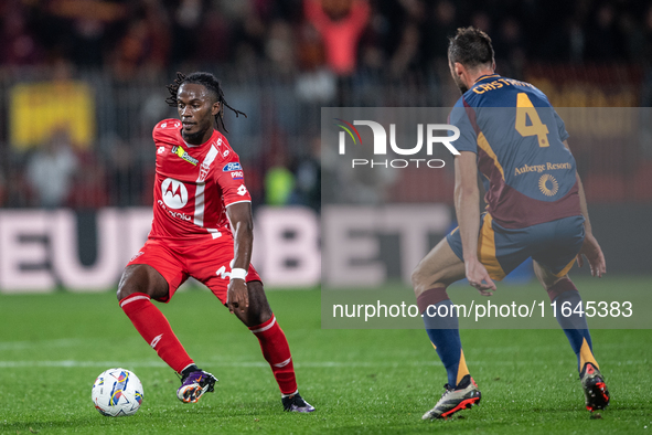 Warren Bondo of AC Monza plays during the Serie A match between Monza and AS Roma at U-Power Stadium in Monza, Italy, on October 6, 2024. 