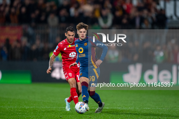 Nicola Zalewski of AS Roma plays during the Serie A match between Monza and AS Roma at U-Power Stadium in Monza, Italy, on October 6, 2024. 