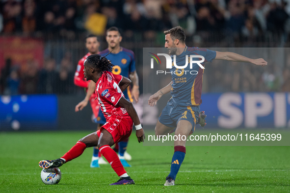 Warren Bondo of AC Monza plays during the Serie A match between Monza and AS Roma at U-Power Stadium in Monza, Italy, on October 6, 2024. 