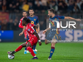 Warren Bondo of AC Monza plays during the Serie A match between Monza and AS Roma at U-Power Stadium in Monza, Italy, on October 6, 2024. (