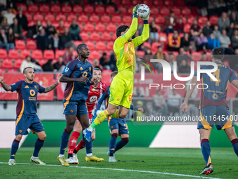 Mile Svilar, AS Roma goalkeeper, plays during the Serie A match between Monza and AS Roma at U-Power Stadium in Monza, Italy, on October 6,...