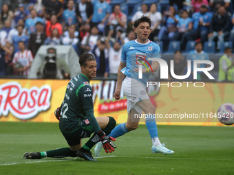 Alexis Gutierrez #14 of Cruz Azul shoots the ball against goalkeeper Luis Unsain #22 of Club Necaxa during the 11th round match of the Torne...