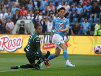 Alexis Gutierrez #14 of Cruz Azul shoots the ball against goalkeeper Luis Unsain #22 of Club Necaxa during the 11th round match of the Torne...