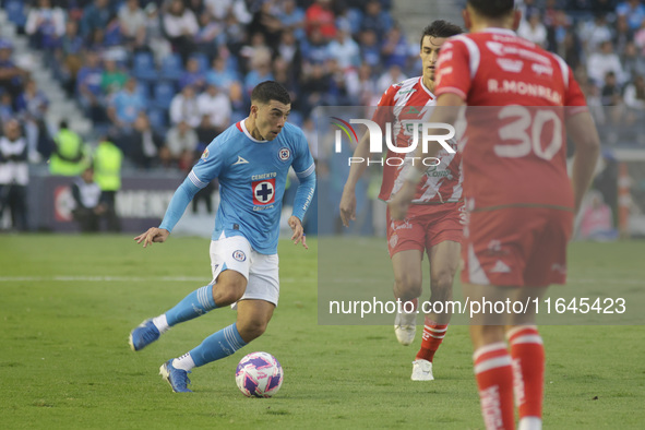 Erik Lira #6 of Cruz Azul drives the ball forward during the 11th round match of the Torneo de Apertura 2024 as part of the Liga MX between...