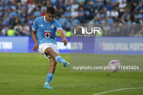 Luis Romo #27 of Cruz Azul shoots the ball during the 11th round match of the Torneo de Apertura 2024 as part of the Liga MX between Club Ne...