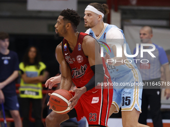 Jeff Brooks of Trieste and Leonardo Tote of Napoli are in action during the Italy Basket Serie A match between Napoli Basket and Pallacanest...