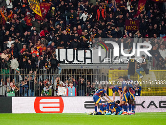 The team (AS Roma) celebrates the goal of Artem Dovbyk (AS Roma) during the Italian championship Serie A football match between AC Monza and...