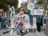 Around 50 participants from Consumer Climate Action and Seoul iCOOP Cooperative gather in front of Daehanmun Gate, Deoksugung Palace, to cal...