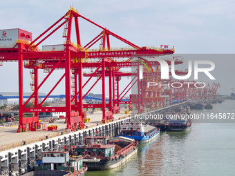 Cranes carry out loading and unloading operations in an orderly manner at the Yaowan Comprehensive Terminal in Nanchang, China, on October 6...