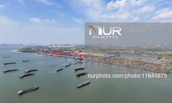 Cranes carry out loading and unloading operations in an orderly manner at the Yaowan Comprehensive Terminal in Nanchang, China, on October 6...