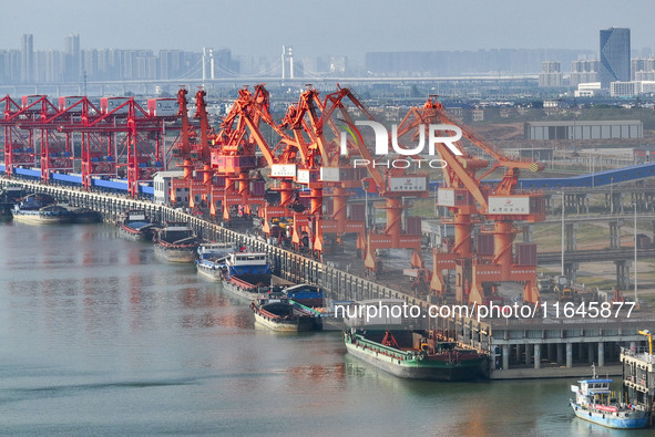 Cranes carry out loading and unloading operations in an orderly manner at the Yaowan Comprehensive Terminal in Nanchang, China, on October 6...