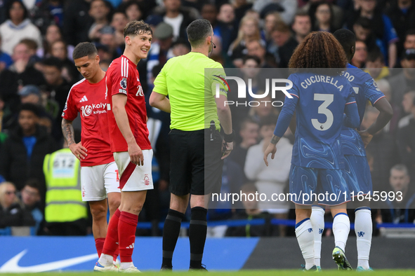 Ryan Yates of Nottingham Forest talks with referee Chris Kavanagh during the Premier League match between Chelsea and Nottingham Forest at S...