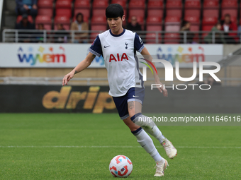 Ashleigh Neville of Tottenham Hotspur Women plays during the Barclays FA Women's Super League soccer match between Tottenham Hotspur Women a...