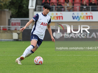 Ashleigh Neville of Tottenham Hotspur Women plays during the Barclays FA Women's Super League soccer match between Tottenham Hotspur Women a...