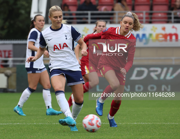 Amanda Nilden, on loan from Juventus, of Tottenham Hotspur Women and Leanne Kiernan of Liverpool Women are in action during the Barclays FA...