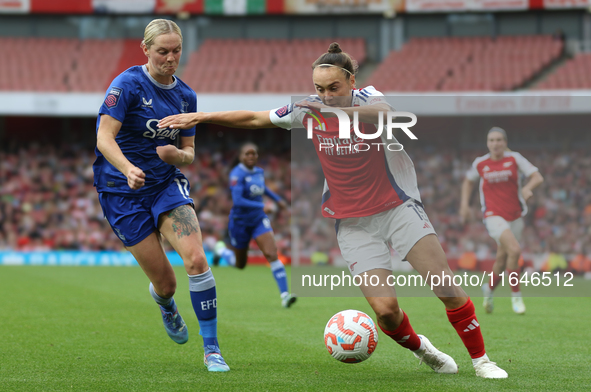 Everton's Lucy Hope chases Arsenal's Caitlin Foord during the Barclays FA Women's Super League match between Arsenal and Everton at the Emir...