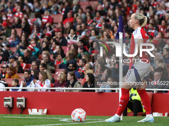 Beth Mead of Arsenal takes a corner during the Barclays FA Women's Super League match between Arsenal and Everton at the Emirates Stadium in...