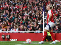 Beth Mead of Arsenal takes a corner during the Barclays FA Women's Super League match between Arsenal and Everton at the Emirates Stadium in...