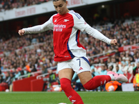 Arsenal's Steph Catley participates in the Barclays FA Women's Super League match between Arsenal and Everton at the Emirates Stadium in Lon...