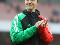 Lotte Wobben Moy of Arsenal thanks the fans after the Barclays FA Women's Super League match between Arsenal and Everton at the Emirates Sta...