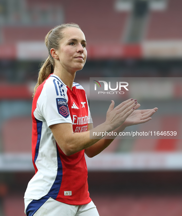 Lia Walti of Arsenal thanks the fans after the Barclays FA Women's Super League match between Arsenal and Everton at the Emirates Stadium in...