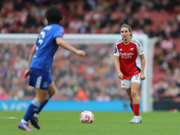 Mariona Caldentey of Arsenal takes on Honoka Hayashi during the Barclays FA Women's Super League match between Arsenal and Everton at the Em...