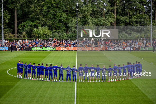 A minute of silence takes place before the training for Johan Neeskens during the match training and press conference for the Netherlands on...