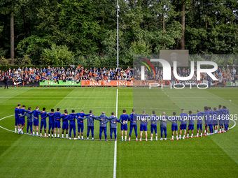 A minute of silence takes place before the training for Johan Neeskens during the match training and press conference for the Netherlands on...