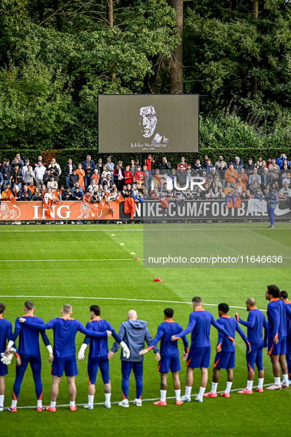 A minute of silence takes place before the training for Johan Neeskens during the match training and press conference for the Netherlands on...